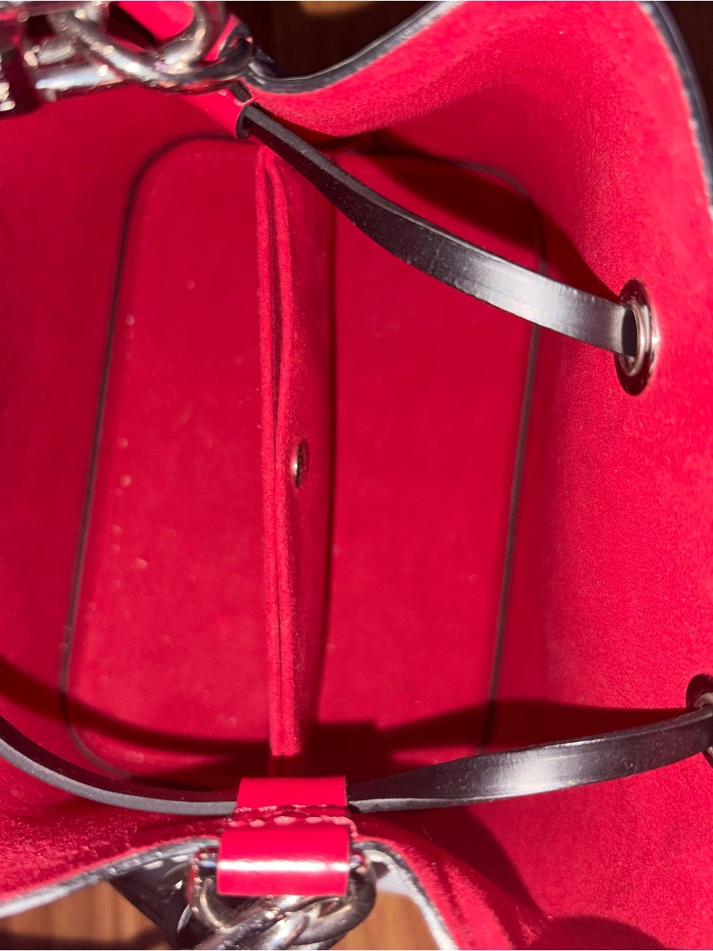 Louis Vuitton White Epi Leather Bucket Bag with Red Top Handle - Picture 6 of 8